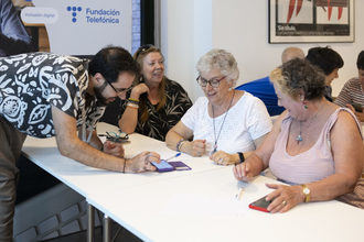 Fundación Telefónica lanza RECONECTADOS, un proyecto para impulsar las competencias digitales de las personas mayores
