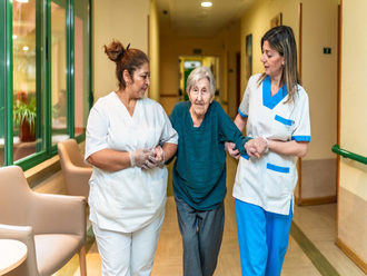 Alianzas, CCOO y UGT exigen revisar los contratos públicos tras la subida del SMI