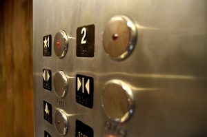 Visto En Internet. Subvenciones para instalar un ascensor en una comunidad de propietarios (2022)