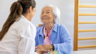 DomusVi impulsa un proyecto pionero para promover el buen trato y respeto hacia las personas mayores 