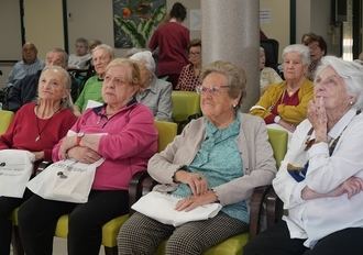 La Universidad Complutense de Madrid lleva la ciencia a a las personas que viven en residencias de mayores
