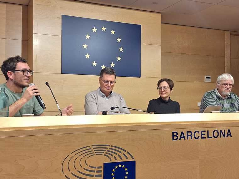 El proyecto europeo SUM, impulsado por Verificat, forma a 200 personas mayores para hacer frente a la desinformación en Catalunya