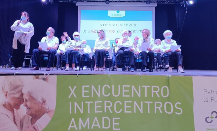 X Encuentro Intercentros de Amade, profesionales y mayores comparten actividades y diversión