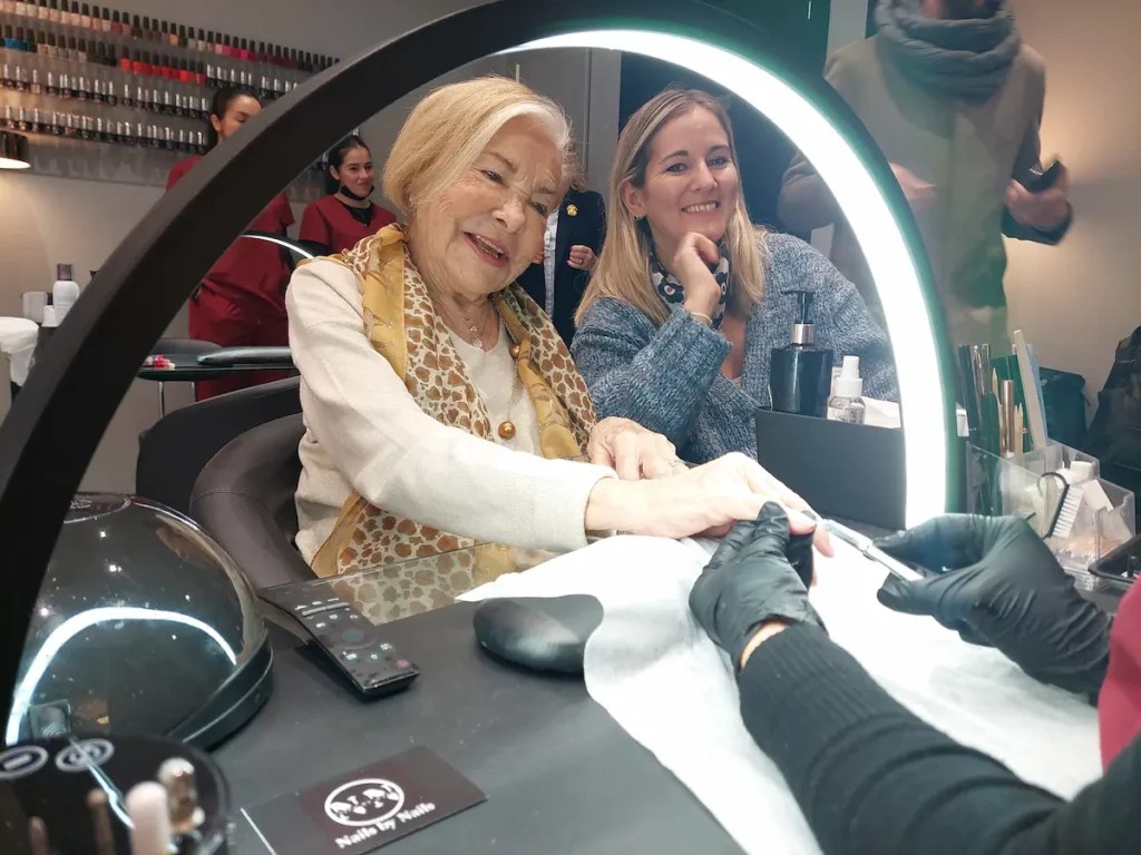 Ballesol lanza un innovador programa de cuidado estético para mayores en Madrid