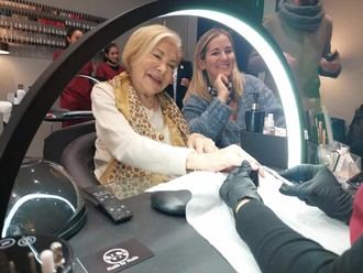 Ballesol lanza un innovador programa de cuidado estético para mayores en Madrid