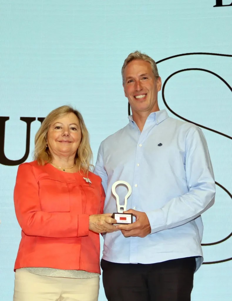 Ballesol Pozuelo recibe reconocimiento por su innovador programa "Entre Amigos"