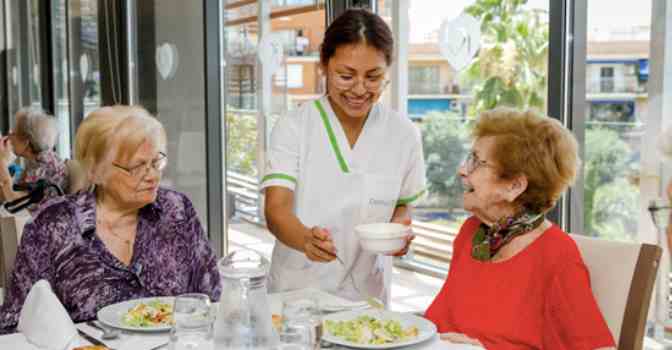 DomusVi da varios consejos para mejorar la alimentación de las personas mayores.