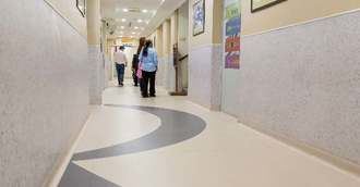 Un hospital de Malasia elige suelo portante Altro Cantata para reformar infraestructura crítica