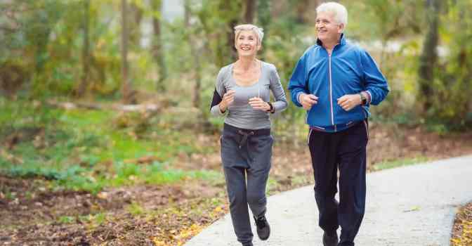 Cuánto deben caminar cada día los mayores de 80 años para mantenerse saludables