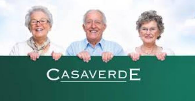 Grupo Casaverde celebra el Día de las Personas de Edad con un homenaje a las familias y presenta un podcast.