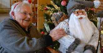 Una mujer de 96 años se lleva el primer premio en la IX edición del Premio de Postales Navideñas de Acalerte