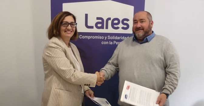 Acuerdo Lares-HelpAge para fomentar los derechos de las personas mayores o en situación de dependencia en España.