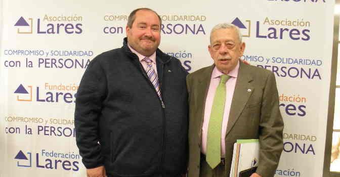 Juan Vela (izquierda), presidente de Lares, junto a Pepe Olmedo, quien fuera presidente de Lares Andalucía.