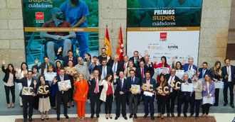 SUPERCUIDADORES entrega sus premios en una gala junto a Isabel Díaz Ayuso