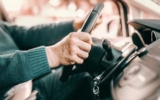 AGE Platform Europe critica los límites de edad en la nueva Directiva de permisos de conducir de la UE