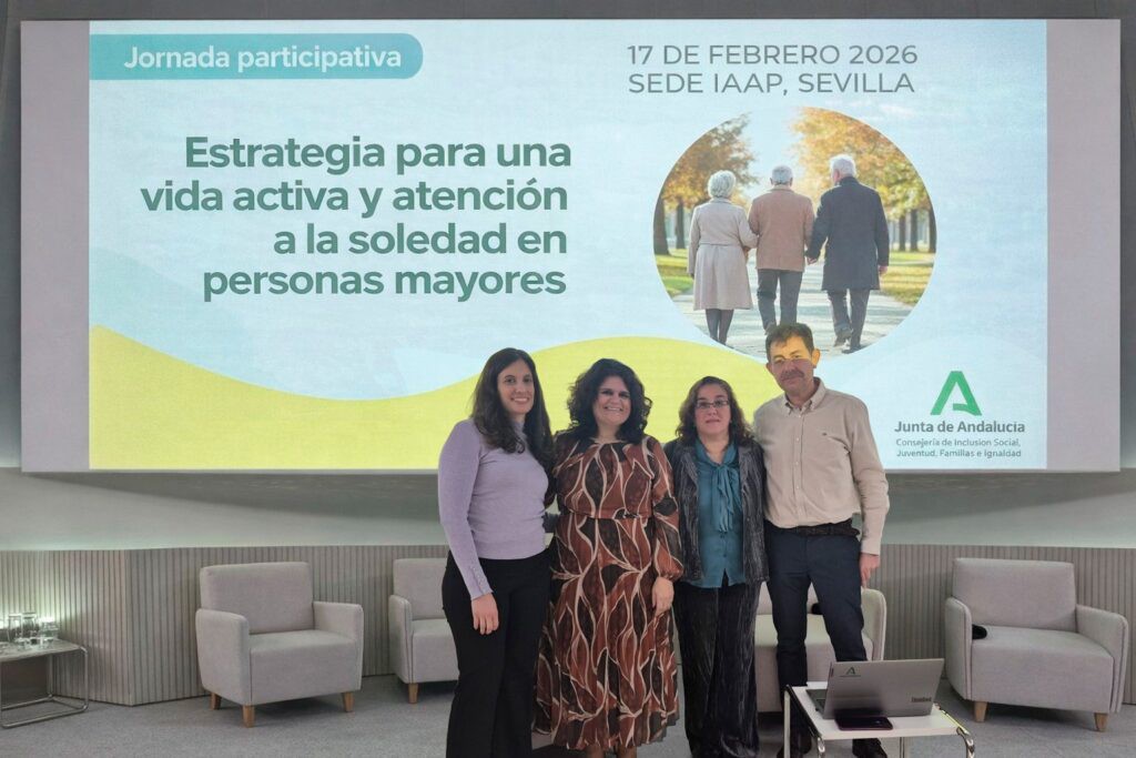 Andalucía lanza estrategia para combatir la soledad en mayores y promover su bienestar
