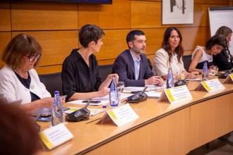 Bustinduy pide a las CCAA usar el aumento de financiación para reducir listas de espera en dependencia