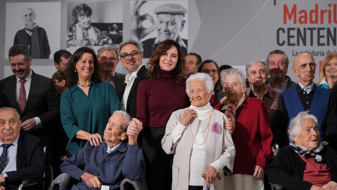 Díaz Ayuso presenta la exposición "Madrileños Centenarios" en homenaje a los mayores de Madrid