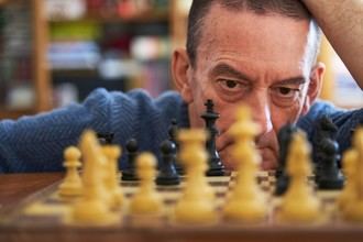 El cerebro envejece, pero su adaptación es clave para la salud mental