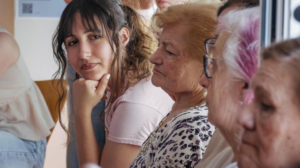 Iniciativas intergeneracionales para combatir el edadismo en Gijón