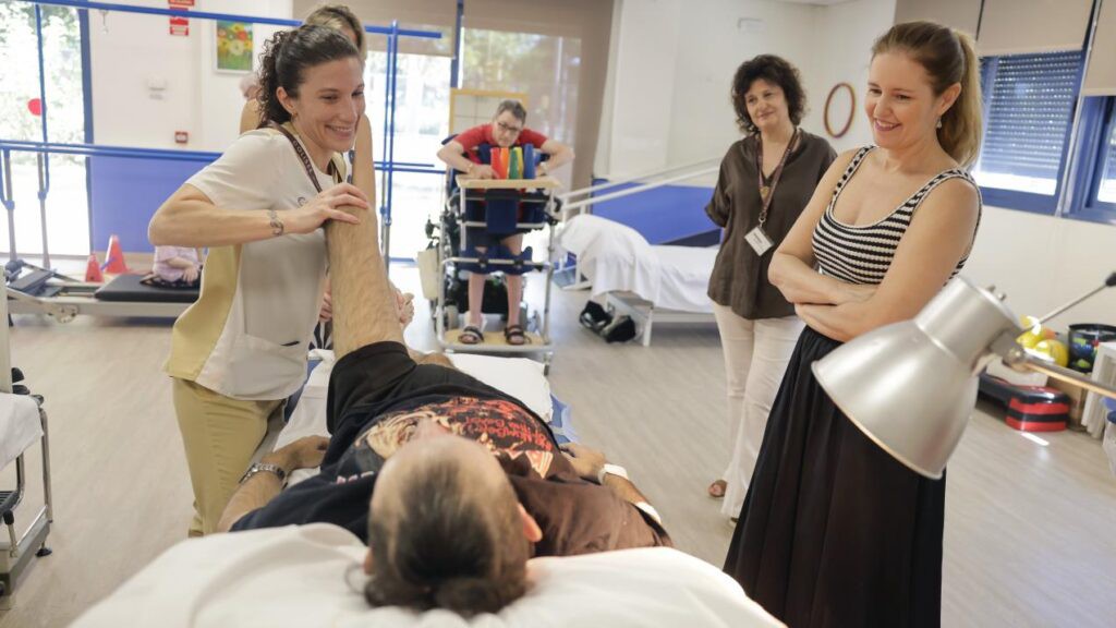 Madrid lanza un programa innovador de apoyo psicológico para familias con discapacidad