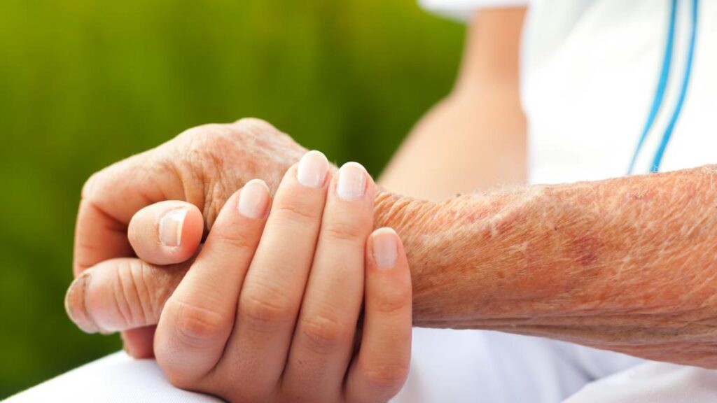 Talleres gratuitos en Madrid para apoyar a familiares y profesionales del Alzheimer en julio