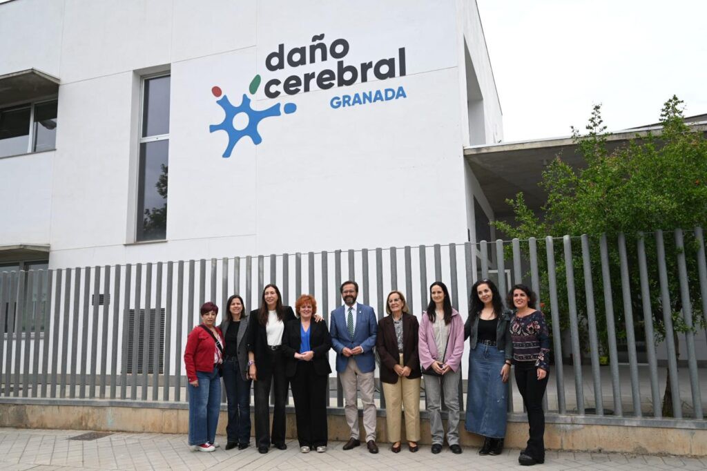 Visita de la consejera de Inclusión Social a la Asociación de Daño Cerebral en Granada