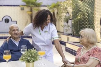 Aumenta la demanda de estancias temporales en verano para cuidadores familiares en DomusVi