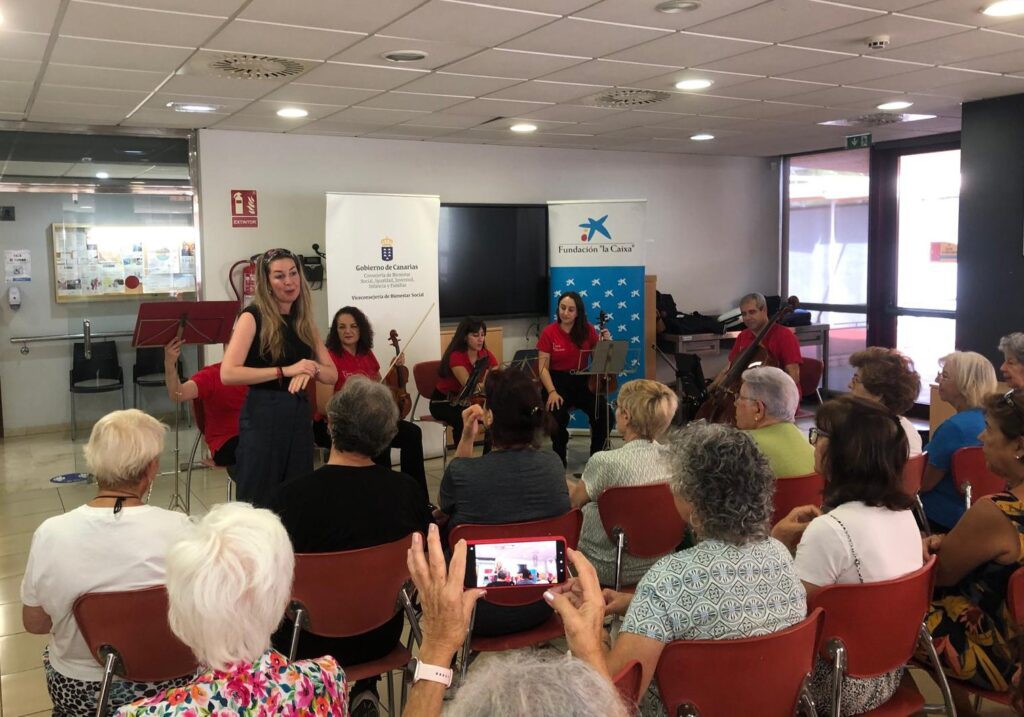La música mejora el bienestar de los mayores en Canarias