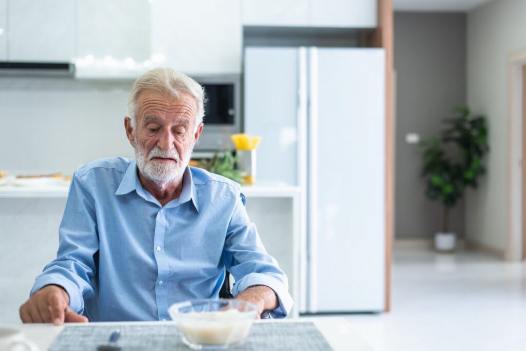 Pérdida de apetito en pacientes con Alzheimer: causas y soluciones