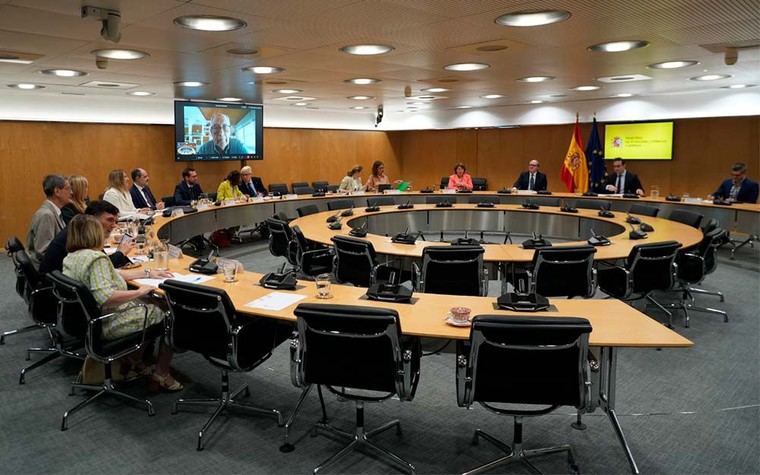 La PMP solicita al Gobierno que declare los servicios bancarios esenciales como de interés general
