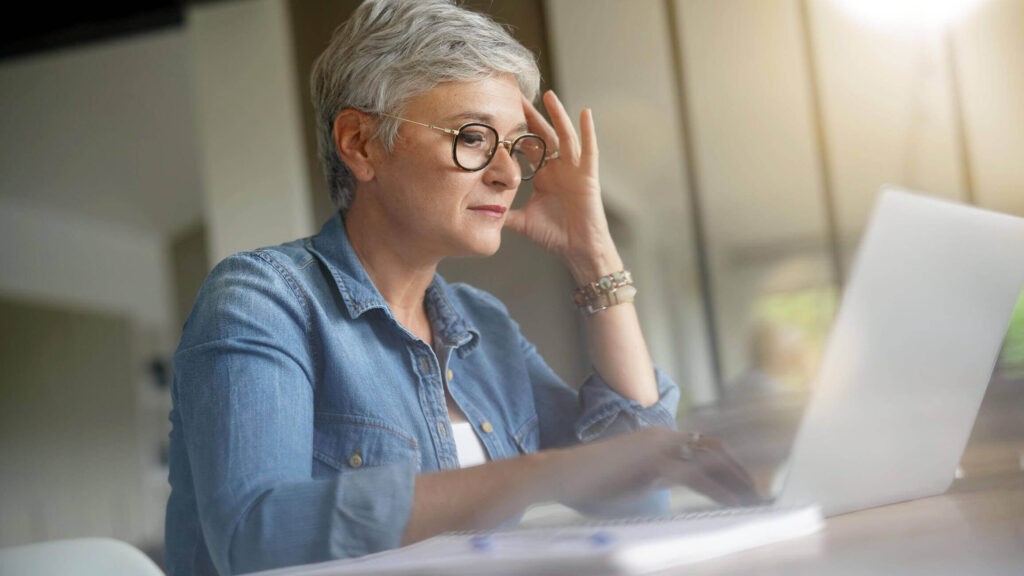 Menopausia: Entendiendo la niebla mental y su impacto en la memoria
