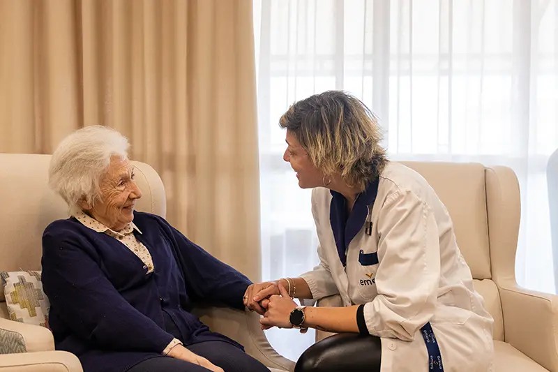 La posición Fowler: clave para mejorar la calidad de vida en personas mayores