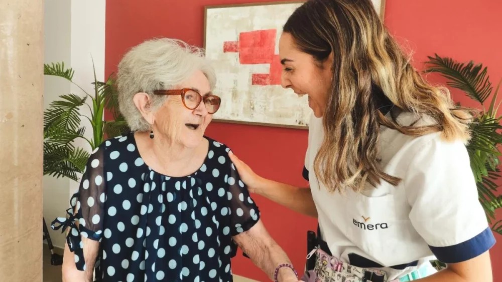 Cómo prevenir el síndrome post-caída en personas mayores