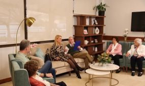 Ainhoa Arteta visitó el programa 'Entre Amigos' en Ballesol Pozuelo, una iniciativa que promueve el envejecimiento activo y la participación de los residen