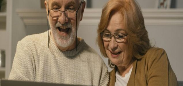 Afundación ha puesto en marcha Igualdad Digital, un programa orientado a acompañar a las personas mayores en el uso autónomo, seguro y útil de la tecnologí