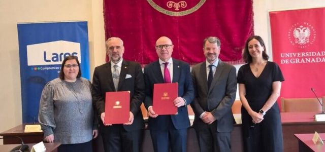 La Universidad de Granada y el Grupo Social Lares han creado la Cátedra Lares sobre Gestión, Atención y Cuidados a Personas Mayores, con el objetivo de imp