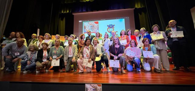 El INCOEX y el SEPAD han clausurado la tercera edición de la Red Sénior de Consumo de Extremadura en Cáceres, donde se entregaron acreditaciones a nuevos A