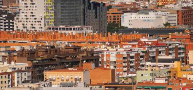 En los últimos 14 años, el número de hogares en España que posee un inmueble ha disminuido un 22%, mientras que los grandes tenedores han cuadruplicado su 