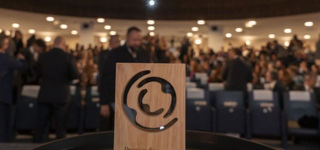 La Fundación DomusVi ha abierto la XI convocatoria de sus premios, destinados a impulsar la innovación y mejorar los cuidados para personas mayores y en si