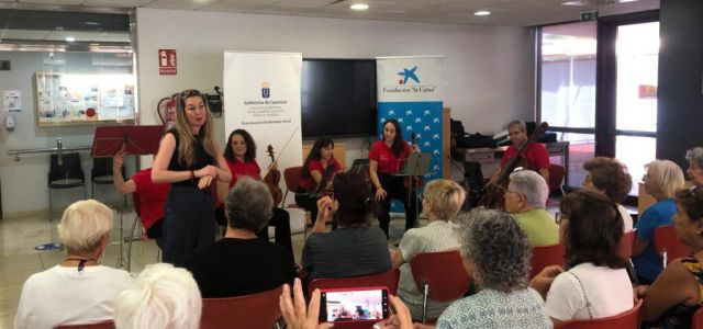 La música se convierte en una herramienta de bienestar para los mayores en Canarias a través del proyecto 'Música para el bienestar', desarrollado por la A