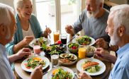 La OCDE propone la comida compartida como herramienta contra la soledad