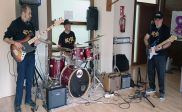 Residencia de mayores en Málaga crea una banda de rock que fomenta la convivencia a través de la música