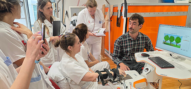 El Hospital Universitario Marqués de Valdecilla ha incorporado dos nuevos exoesqueletos robóticos, 'Amadeo' y 'Armeo', para mejorar la neurorrehabilitación