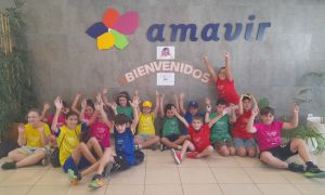 Más de 400 niños y niñas han participado en los campamentos intergeneracionales de verano organizados por Amavir, titulados 'De acampada con mis abuelos'. 
