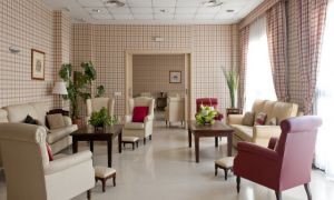 La llegada del verano implica que muchas familias regresen a sus segundas residencias, lo que puede aumentar el riesgo de accidentes para las personas mayo