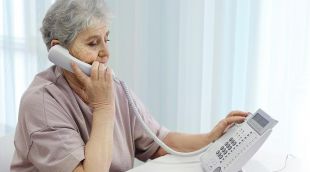 El Teléfono de CONFEMAC atiende más de 200 casos de maltrato a mayores en 2026