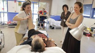 Madrid lanza un programa innovador de apoyo psicológico para familias con discapacidad