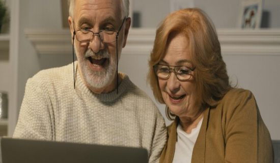 Afundación ha puesto en marcha Igualdad Digital, un programa orientado a acompañar a las personas mayores en el uso autónomo, seguro y útil de la tecnologí