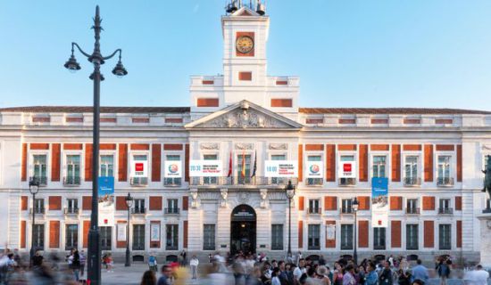 La Comunidad de Madrid y la Fundación Adecco han lanzado una iniciativa para promover la capacitación digital de las personas sénior en el sector de la hos